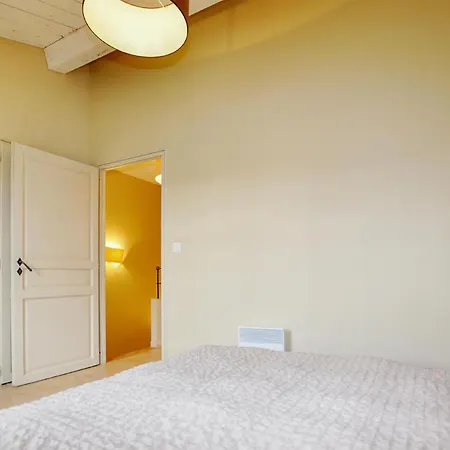 2 Bedroom In Saint-laurent-de-la-ca * 圣洛朗-德拉