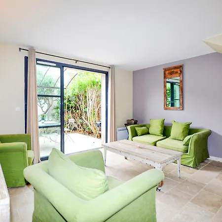 2 Bedroom In Saint-laurent-de-la-ca