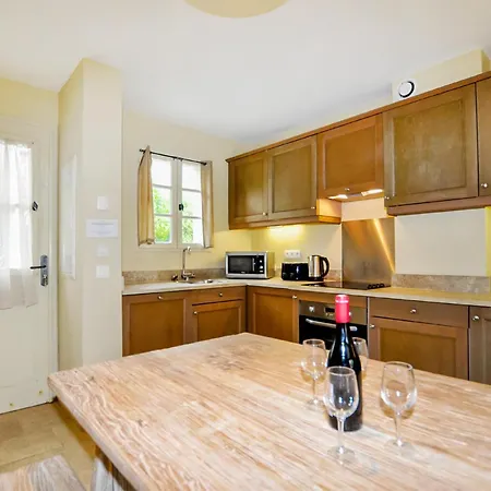 2 Bedroom In Saint-laurent-de-la-ca