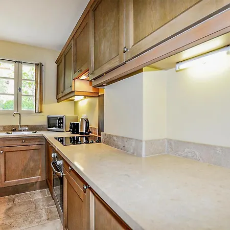 2 Bedroom In Saint-laurent-de-la-ca 圣洛朗-德拉