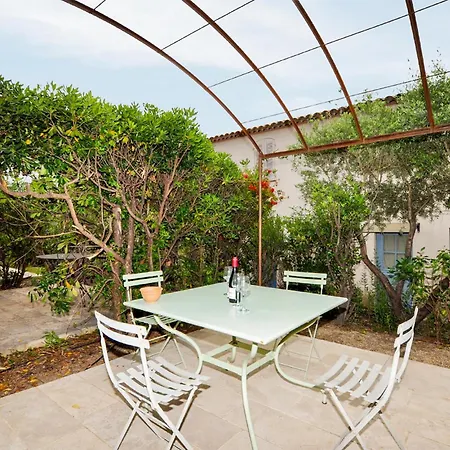 2 Bedroom In Saint-laurent-de-la-ca * 圣洛朗-德拉