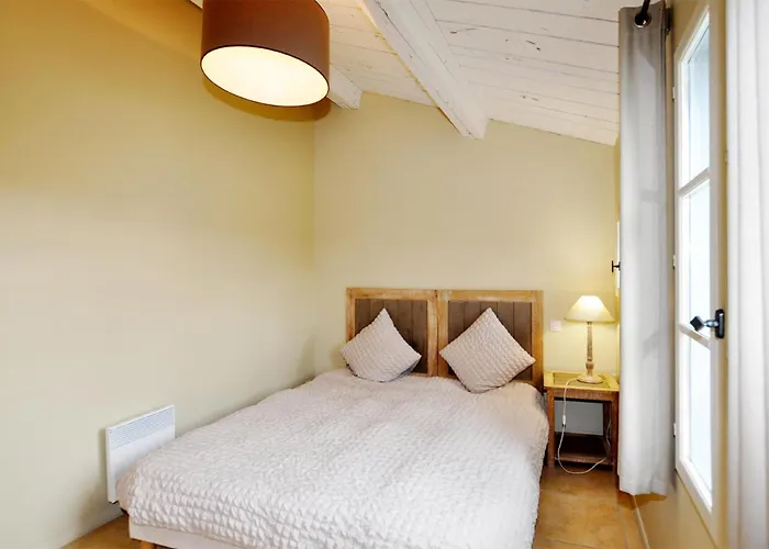 Casa de Férias 2 Bedroom Awesome In Saint-laurent-de-la-ca