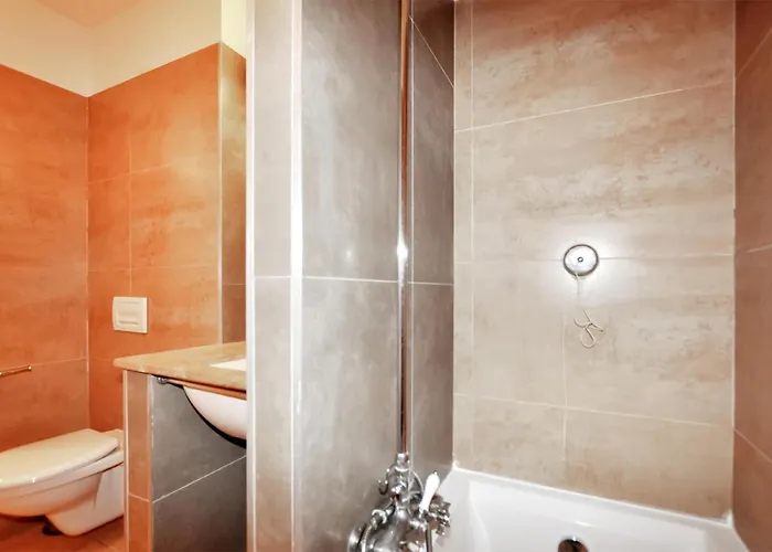 Casa de Férias 2 Bedroom Awesome In Saint-laurent-de-la-ca