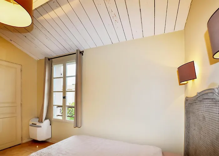 2 Bedroom Awesome In Saint-laurent-de-la-ca *