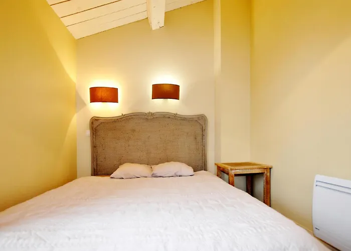 2 Bedroom Awesome In Saint-laurent-de-la-ca