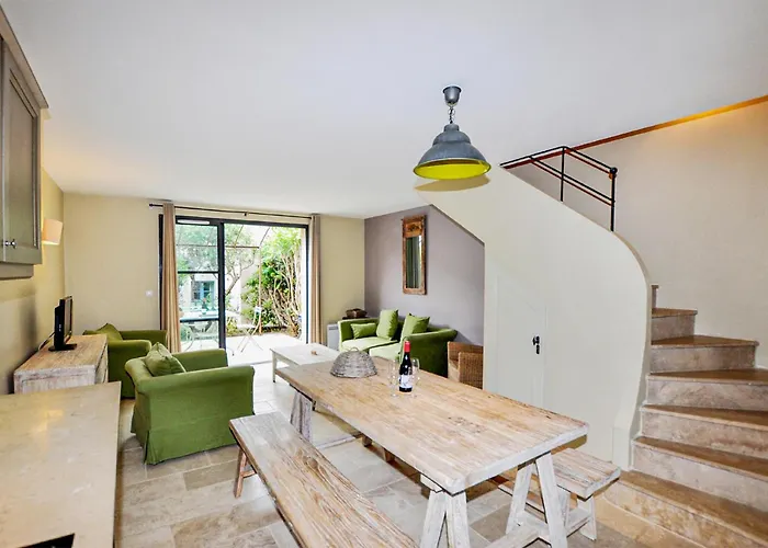 Casa de Férias 2 Bedroom Awesome In Saint-laurent-de-la-ca