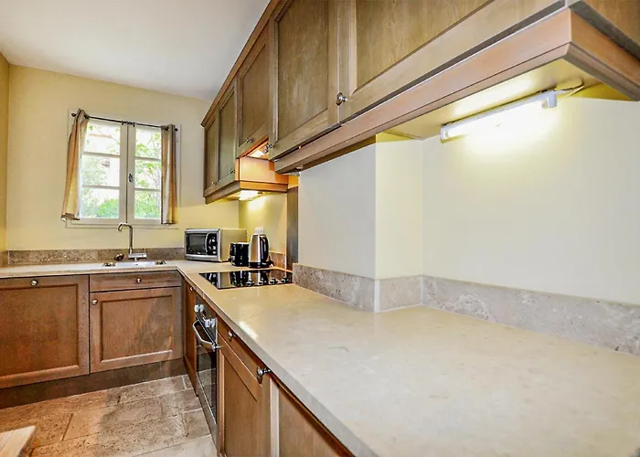 2 Bedroom Awesome In Saint-laurent-de-la-ca Saint-Laurent-de-la-Cabrerisse