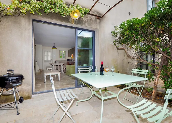 Casa de Férias 2 Bedroom Awesome In Saint-laurent-de-la-ca