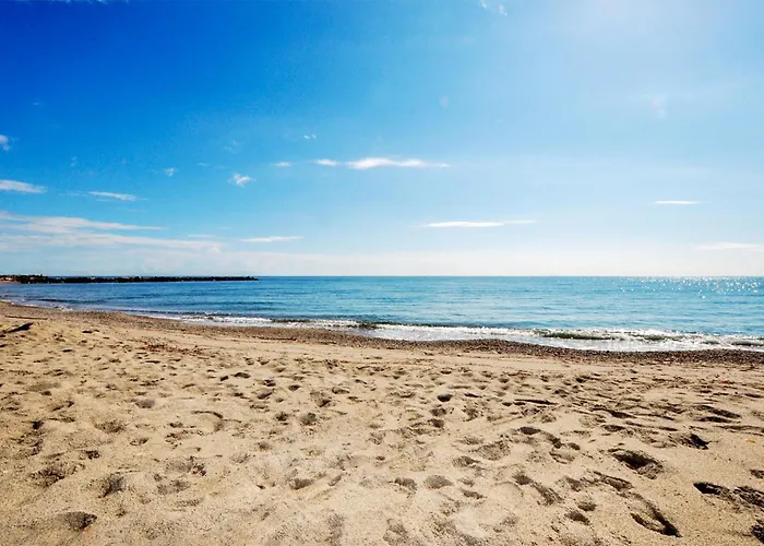 2 Bedroom Awesome In Saint-laurent-de-la-ca